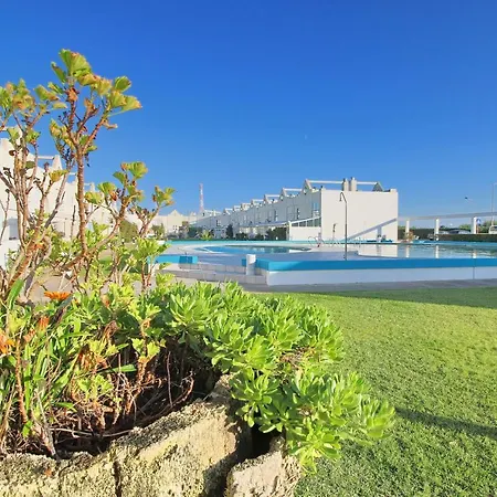 Dom wakacyjny Pool & Tennis House