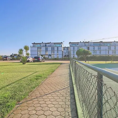 Pool & Tennis House * Barra