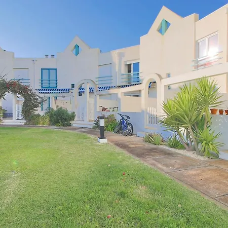 Pool & Tennis House 別荘 *