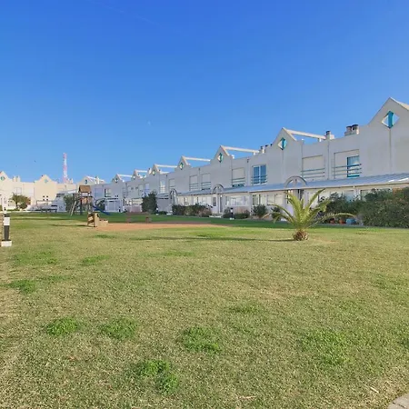 Pool & Tennis House * Barra