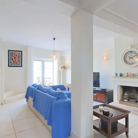 Pool & Tennis House * Barra