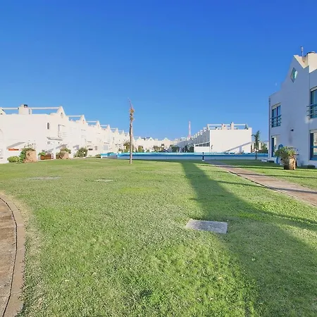 Pool & Tennis House Barra