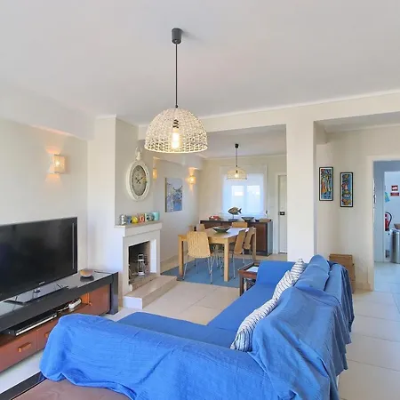 Pool & Tennis House 別荘