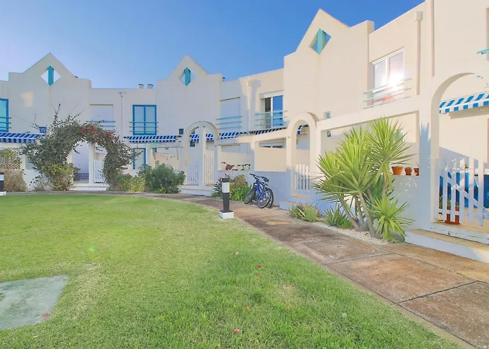 Pool&tennis House Ferienhaus *